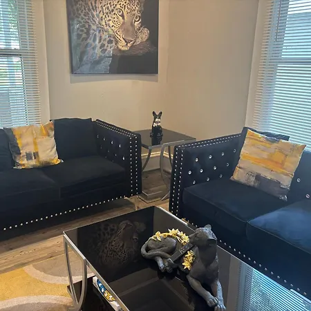 Nice & Cozy 3 Bedroom Escape